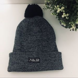 NIKE SB 2 in 1 POM BEANIE